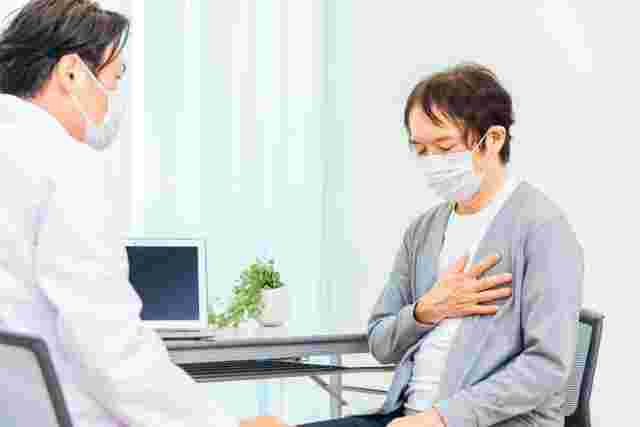 生のえのきを食べてしまって病院を受診する人