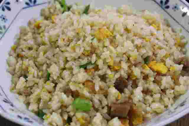 加熱した冷凍チャーハン
