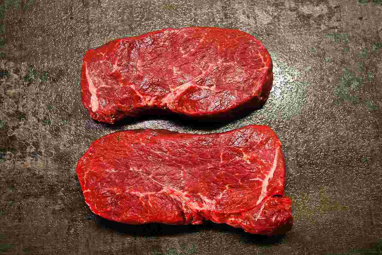 牛のステーキ肉