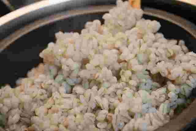 圧力釜で炊いたもち麦