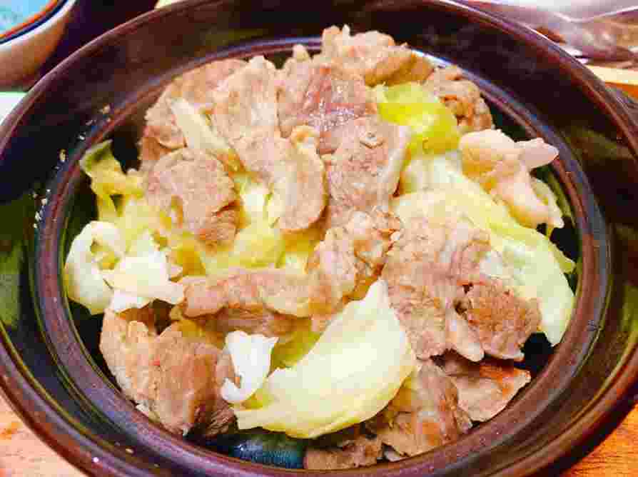 豚カシラとキャベツの酒蒸し