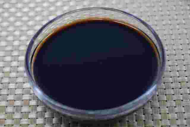 器に入っているバルサミコ酢