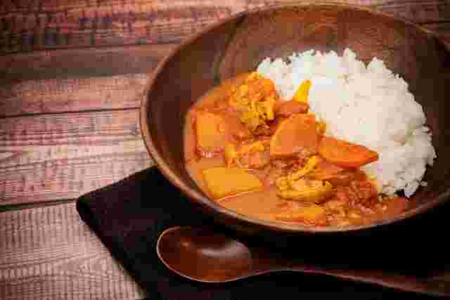 器に盛ったカレーライス