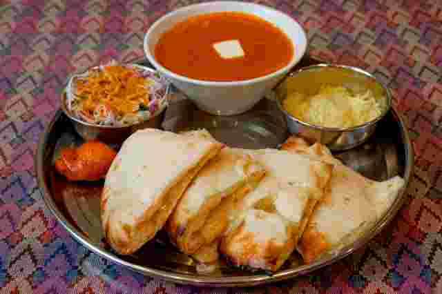 ナンとバターを落としたカレーのセット
