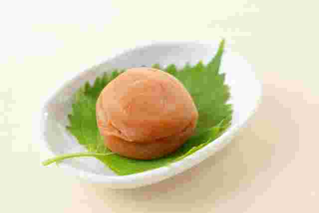 賞味期限が切れても未開封なら多少は食べられる梅干し