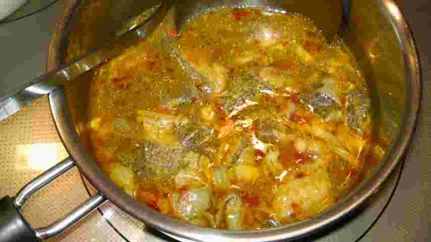 サトウキビを使った四川風カレイの煮物