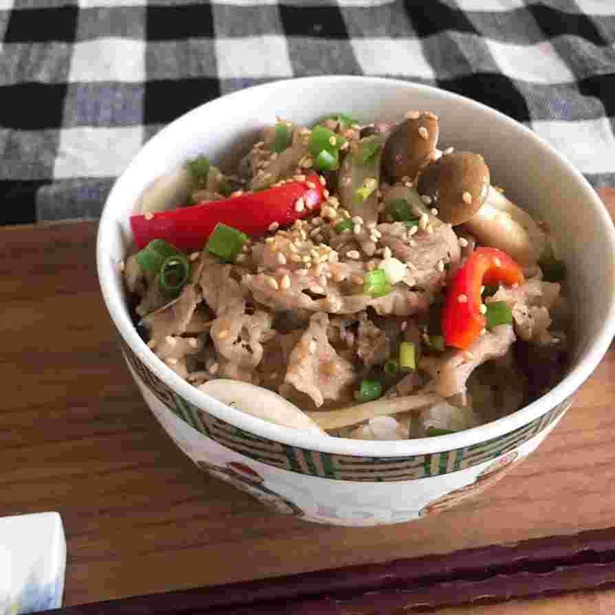 きのこをたっぷり加えた牛丼