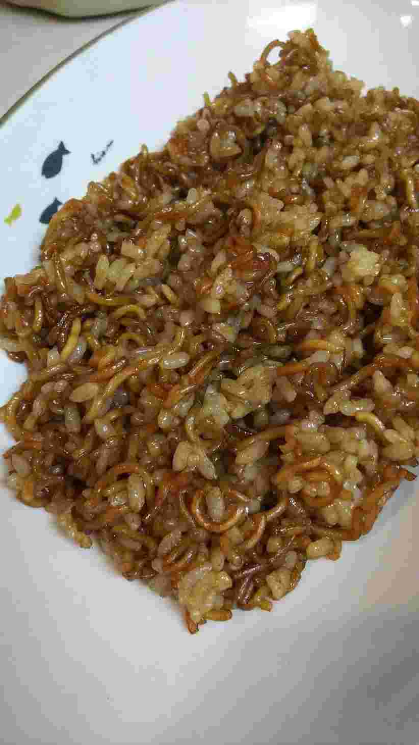 カップ焼きそばのそばめし