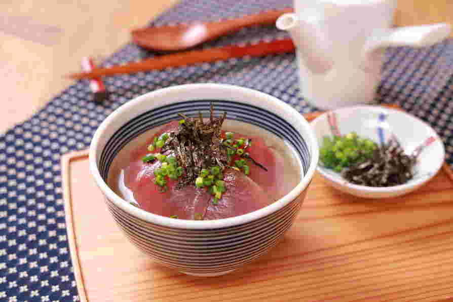 マグロ漬けのだし茶漬け
