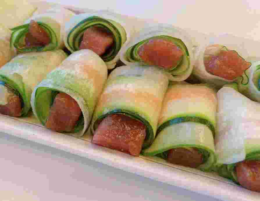 マグロ漬け生野菜巻き