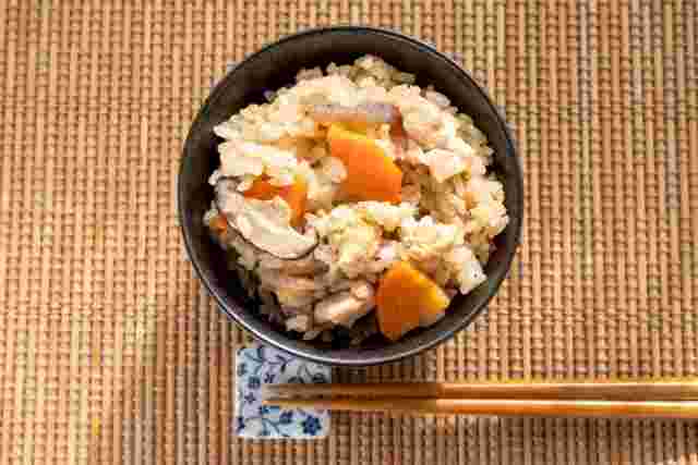 炊き込みご飯と箸